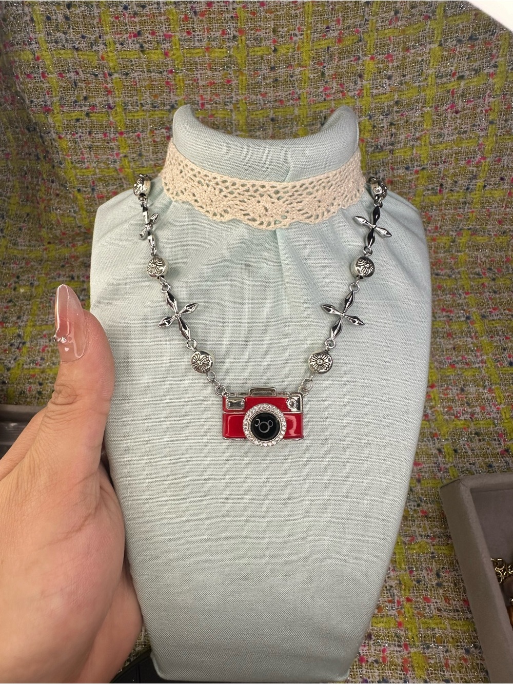 A great Red Camera Pendant Necklace - Fashion Silver Chain